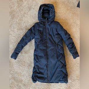 Knees length down jacket Lululemon size 2 navy blue